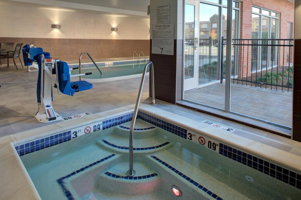 Fairfield Inn & Suites By Marriott Detroit Кантон Экстерьер фото